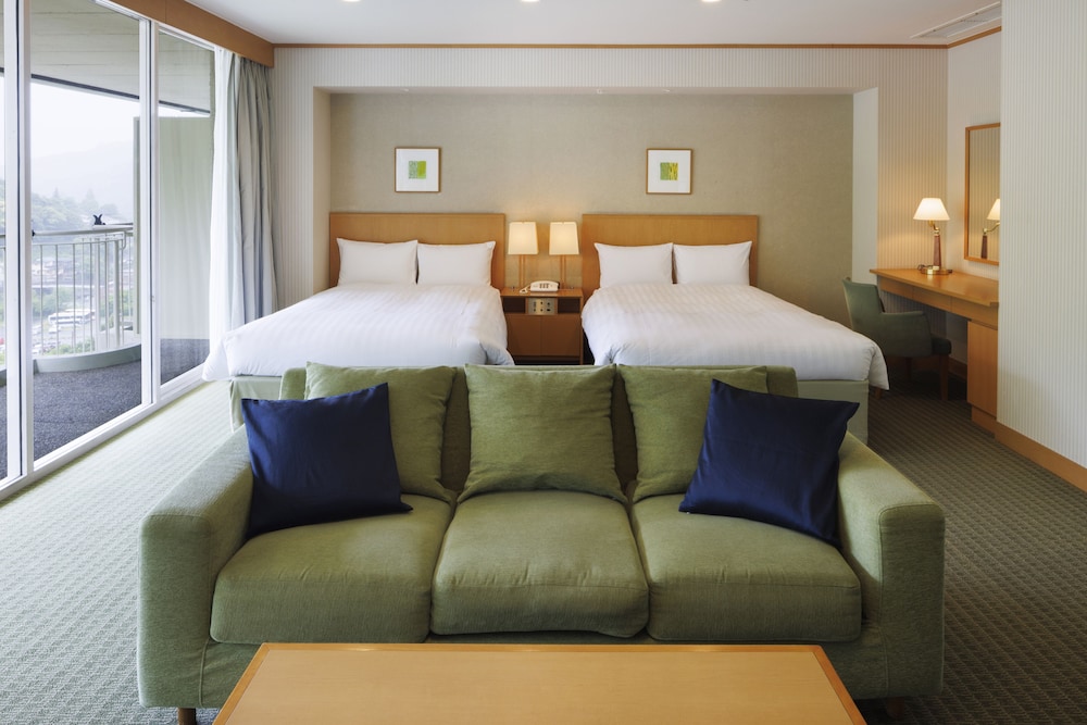 デラックスツイン 禁煙 本館 (川側 グッドビュー) 客室4 | 湯本富士屋ホテル