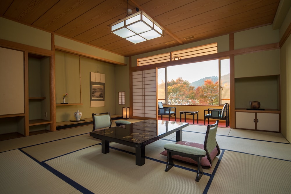 和室　池側 | 雲仙 東園