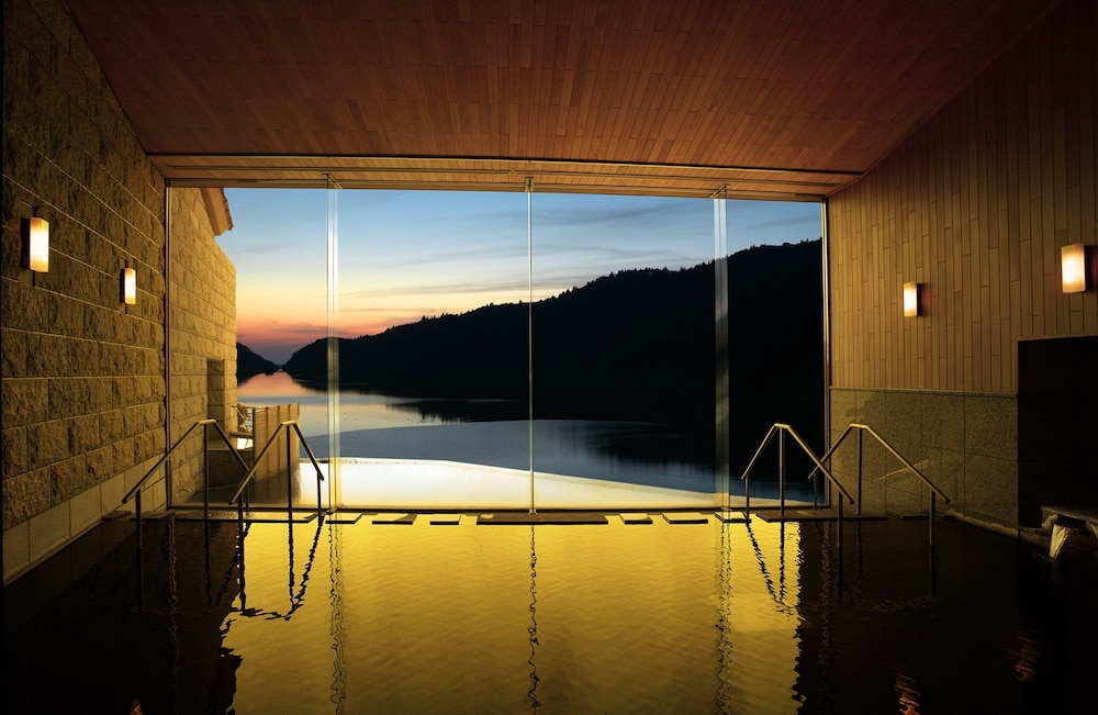 和室　池側 バスルーム0 | 雲仙 東園