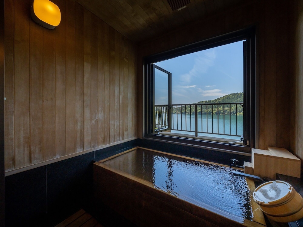 半露天風呂付客室貴賓室昴(禁煙) | 雲仙 東園