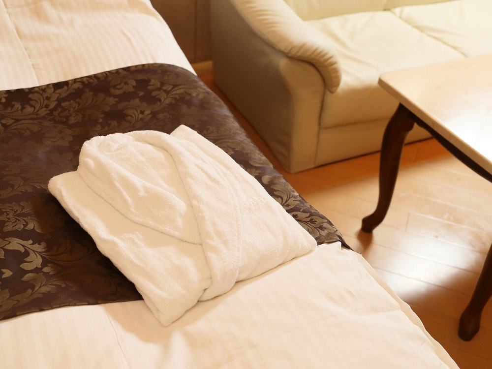 スタンダード ルーム キングベッド 1 台 (Couples Hotel) 客室の設備とサービス2 | ホテル ファインガーデン泉北 堺インター