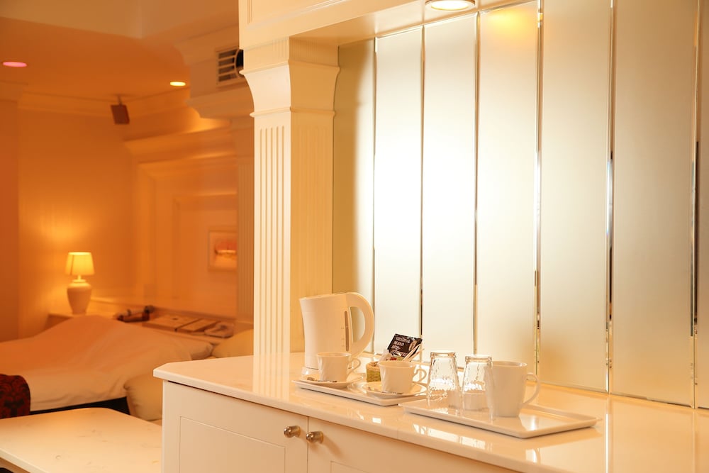 スタンダード ルーム キングベッド 1 台 (Couples Hotel) コーヒー / コーヒーメーカー0 | ファインガーデン京都南