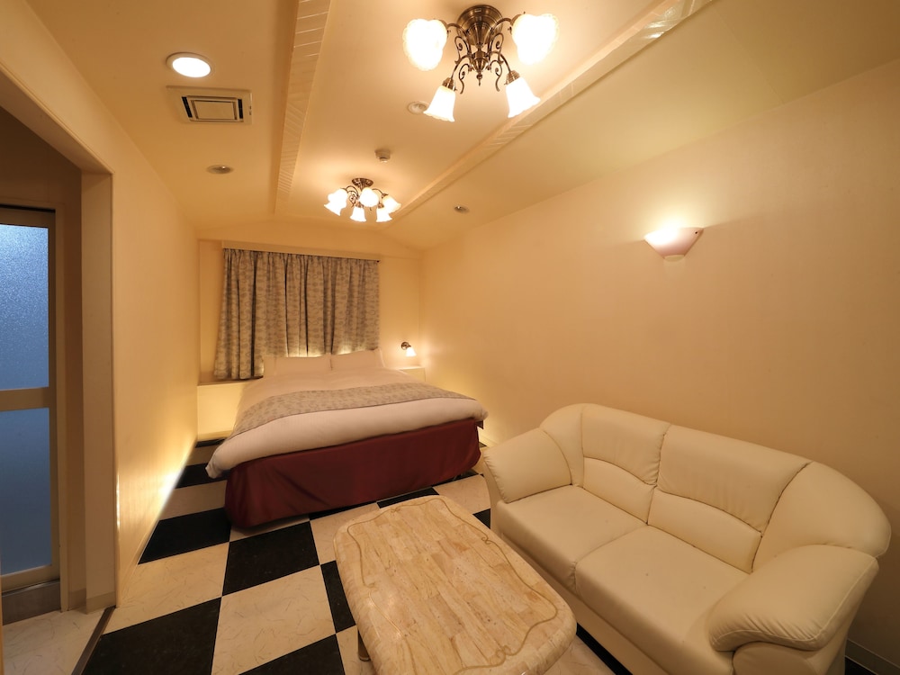 スタンダード ルーム キングベッド 1 台 (Couples Hotel) 客室15 | ホテル ファインガーデン鈴鹿