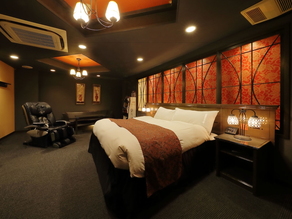 スタンダード ルーム キングベッド 1 台 (Couples Hotel) 客室28 | ホテル ファインガーデン鈴鹿