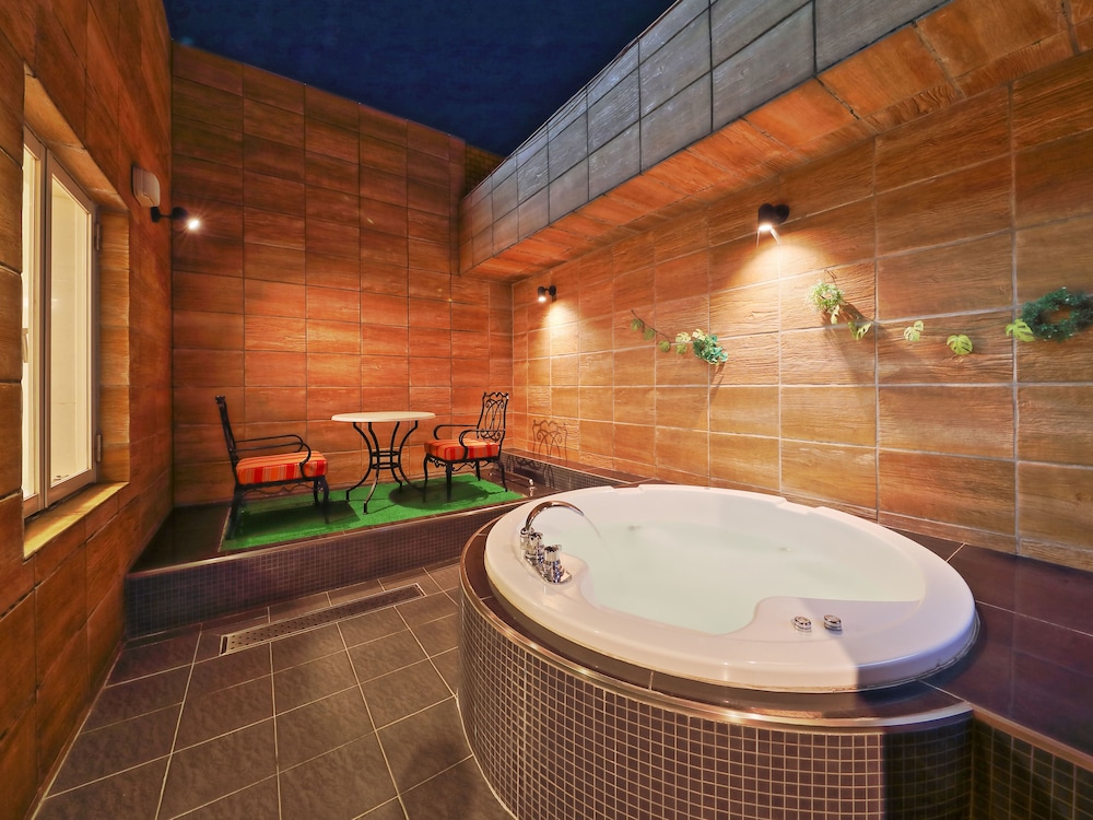 スタンダード ルーム キングベッド 1 台 (Couples Hotel) 客室27 | ホテル ファインガーデン鈴鹿