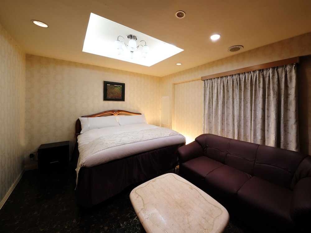 スタンダード ルーム キングベッド 1 台 (Couples Hotel) 客室10 | ホテル ファインガーデン鈴鹿