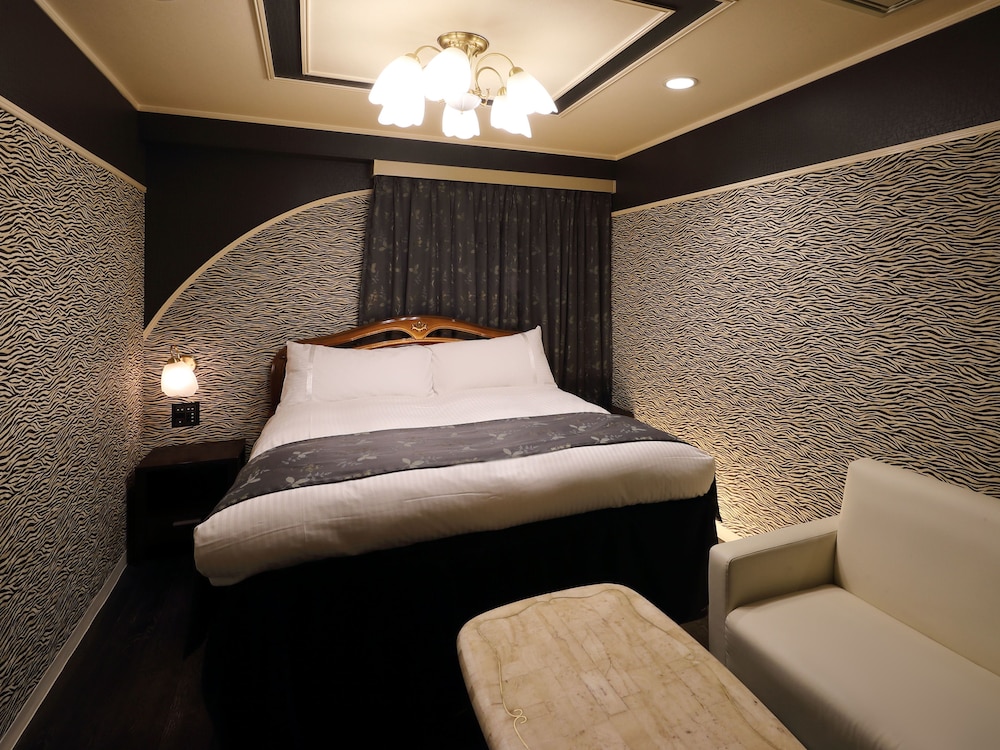 スタンダード ルーム キングベッド 1 台 (Couples Hotel) 客室1 | ホテル ファインガーデン鈴鹿