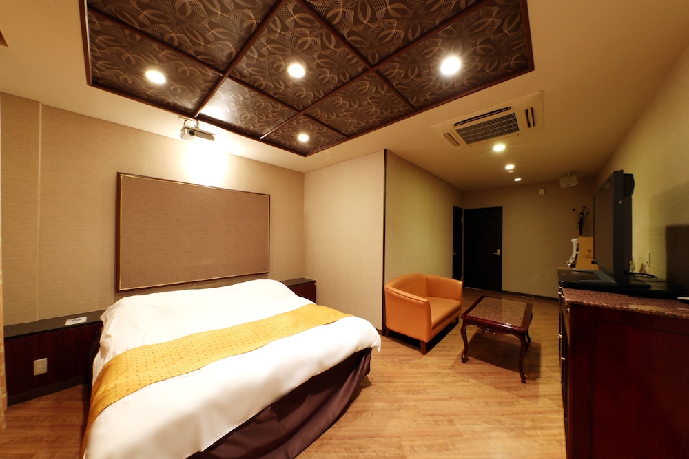スタンダード ルーム クイーンベッド 1 台 (Couples Hotel) 客室3 | ホテル ファインガーデン松阪 III