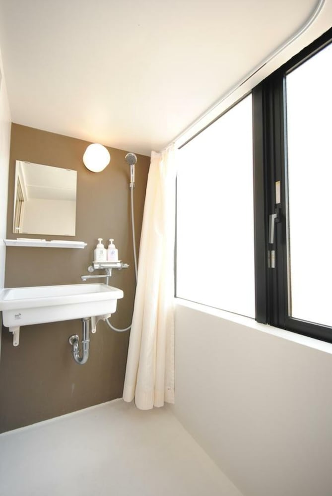 スタンダード ルーム 喫煙可 (当ホテルでは全プラン2泊以下の場合ご滞在中の清掃はございません3泊目以降から清掃のご案内をさせて頂きます) バスルーム1 | ホテルストーク那覇新都心