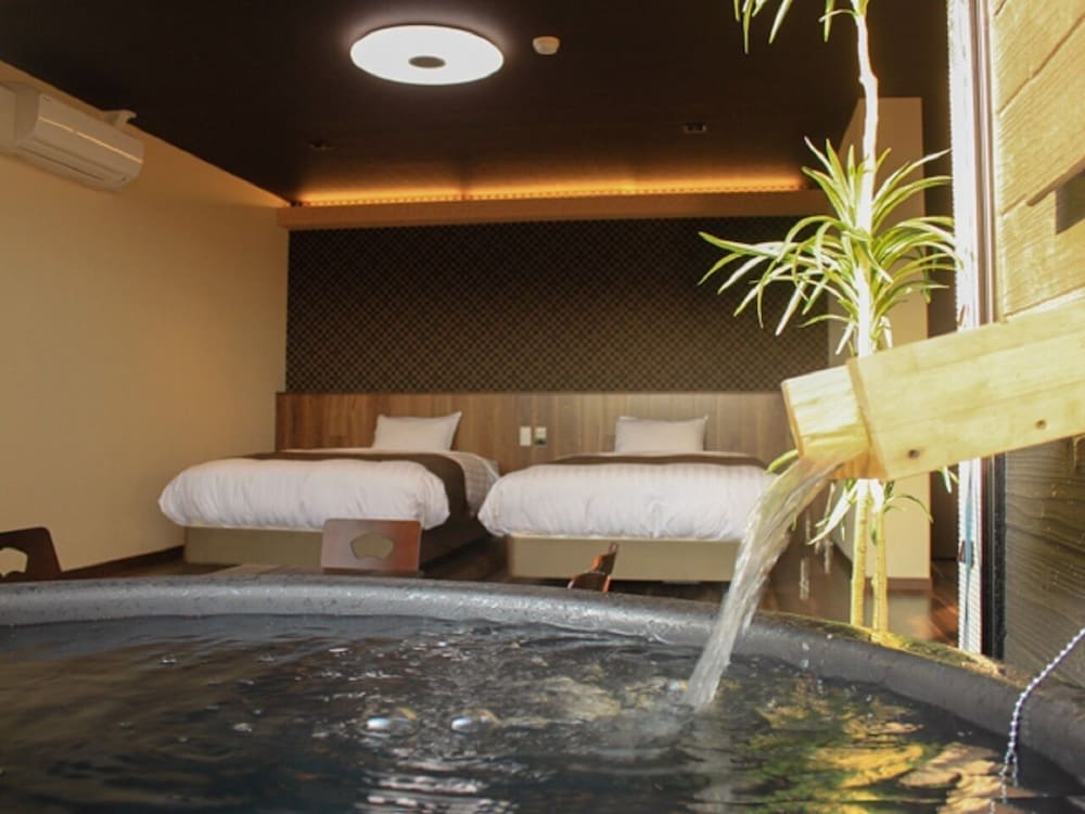 [和モダンスイート和洋室] 55平米 + 専用テラス12平米 信楽焼露天風呂 禁煙 客室3 | リブマックスリゾート鬼怒川