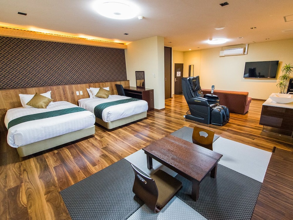 [和モダンスイート和洋室] 55平米 + 専用テラス12平米 信楽焼露天風呂 禁煙 客室1 | リブマックスリゾート鬼怒川