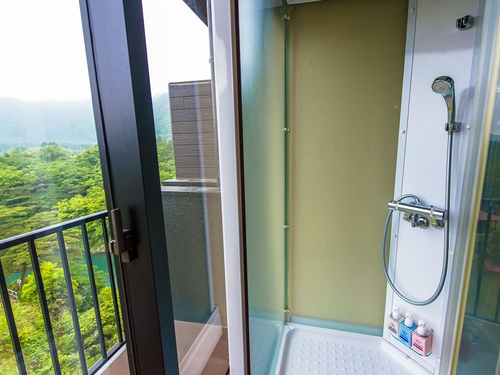 [和モダン和洋室] 25平米 + 専用テラス6平米 信楽焼露天風呂 禁煙 バスルームのシャワー0 | リブマックスリゾート鬼怒川