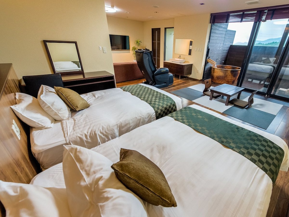 [和モダン和洋室] 25平米 + 専用テラス6平米 信楽焼露天風呂 喫煙可 客室3 | リブマックスリゾート鬼怒川