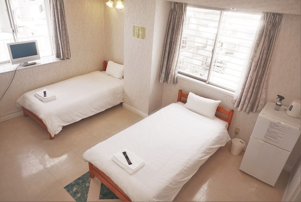 スタンダード ツインルーム シングルベッド 2 台 禁煙 シティビュー | 沖縄オーシャンフロントホテル