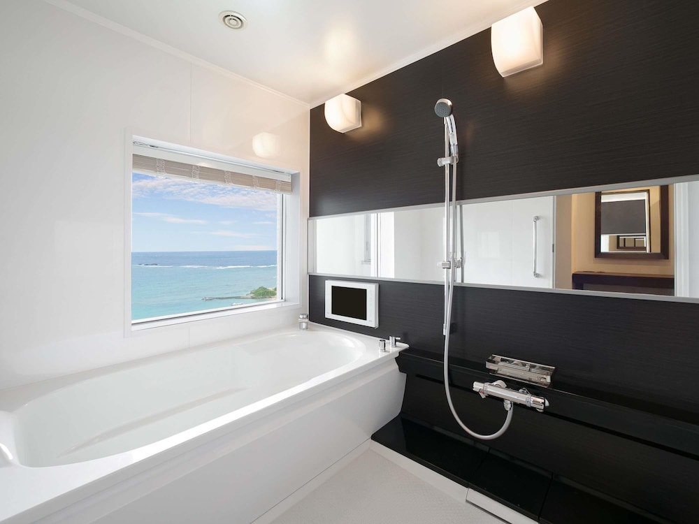 デラックス スイート 客室9 | グランドメルキュール沖縄残波岬リゾート