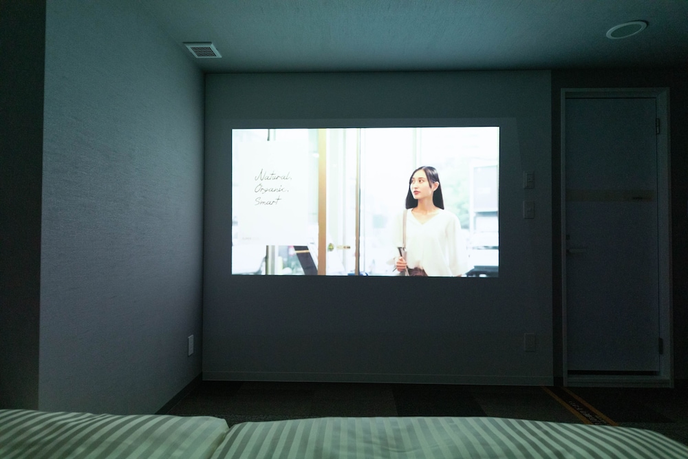 ［禁煙］シアタールーム 客室1 | スーパーホテル東京・赤羽駅南口