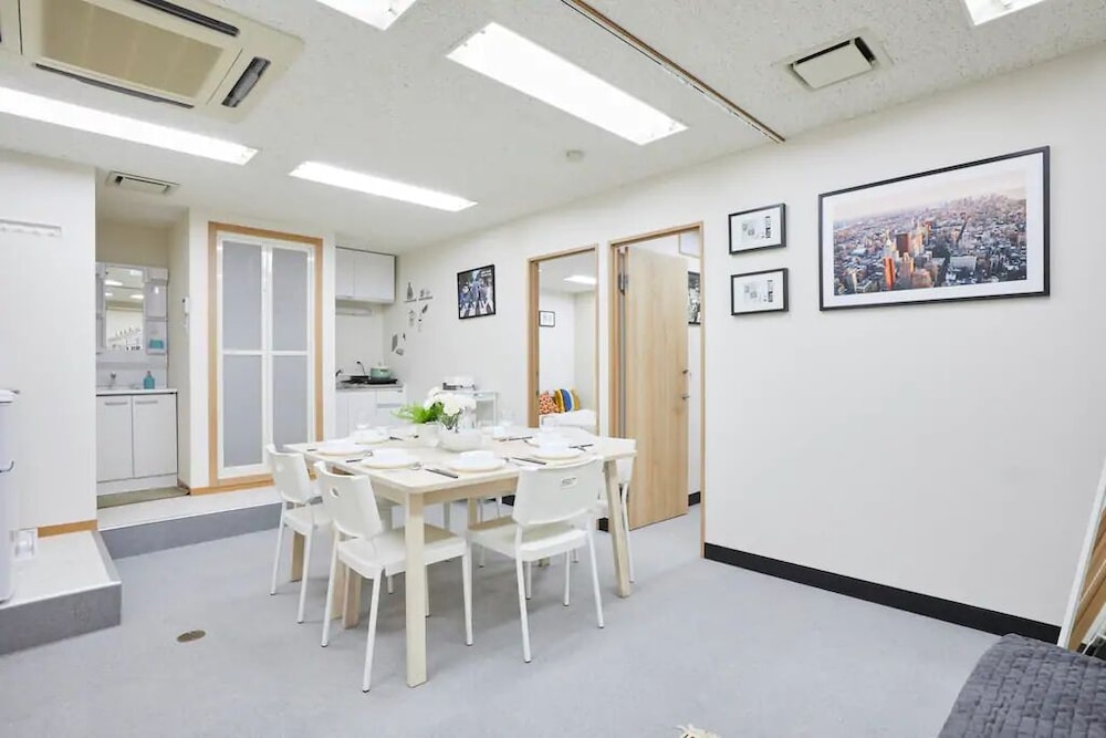 台東4A 客室内のダイニングエリア0 | 寅ホテル台東 A