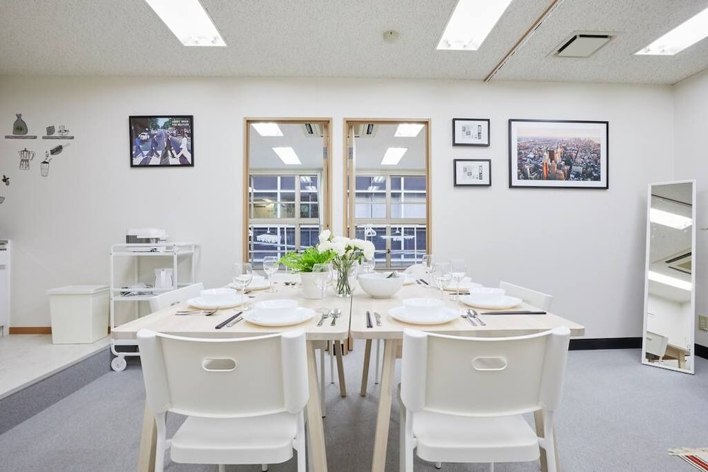 台東4A 客室内のダイニングエリア2 | 寅ホテル台東 A