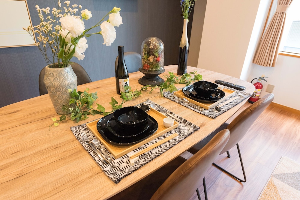 中里301 客室内のダイニングエリア0 | TORA HOTEL Komagome C