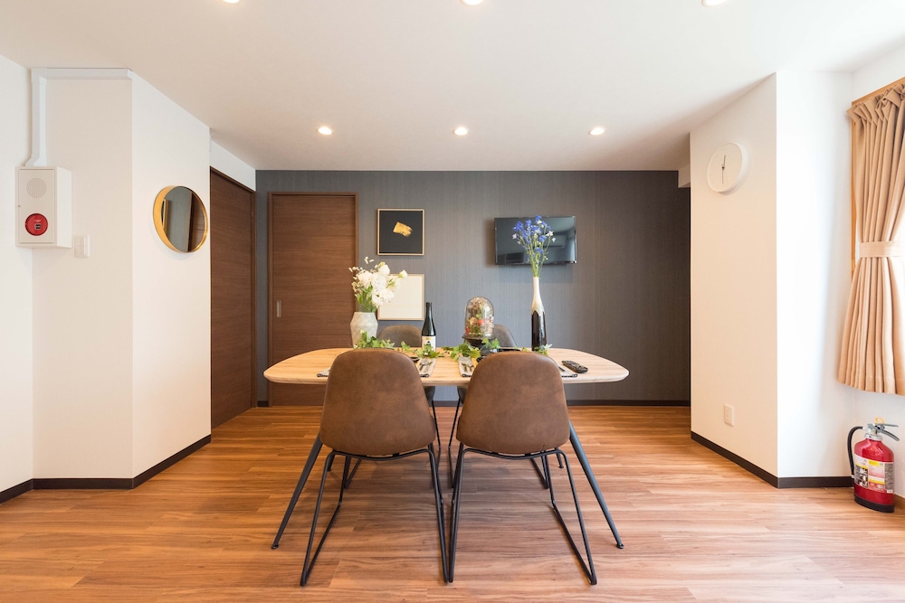 中里301 リビングルーム1 | TORA HOTEL Komagome C