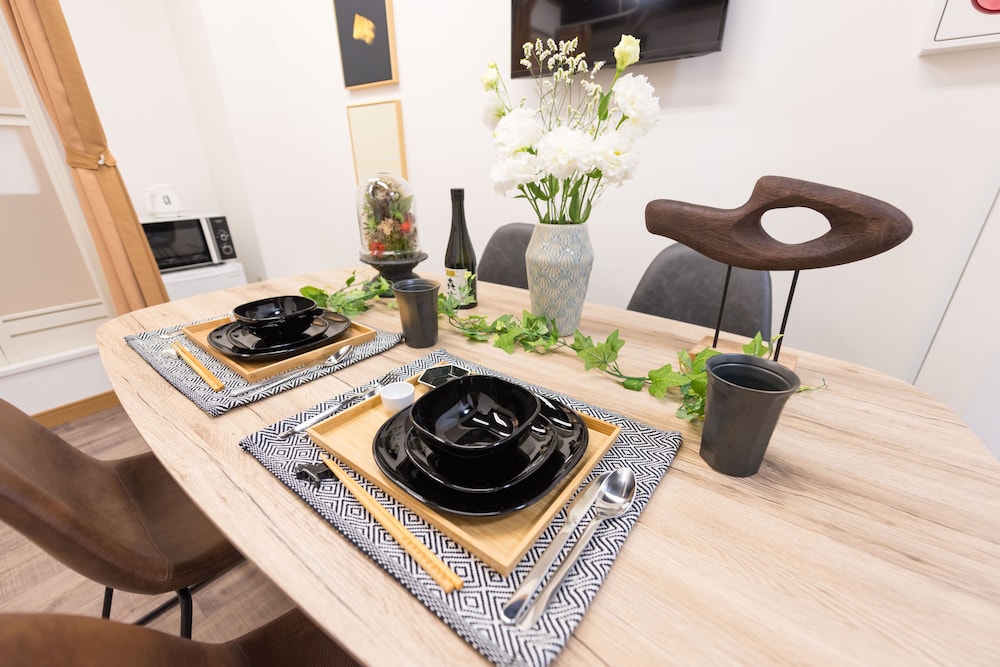 中里101 客室内のダイニングエリア0 | TORA HOTEL Komagome A