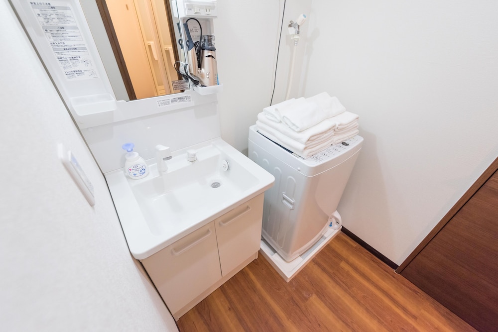 中里201 バスルームのシンク0 | TORA HOTEL Komagome B