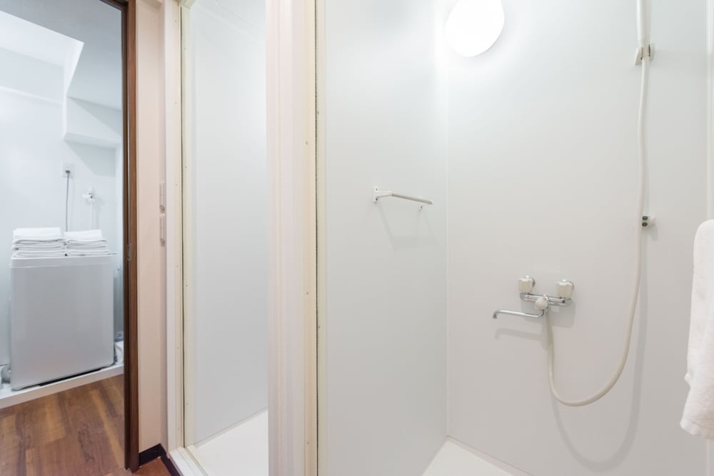 中里201 バスルームのシャワー0 | TORA HOTEL Komagome B