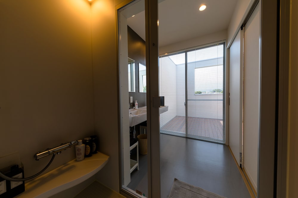 ヴィラ 3 ベッドルーム 禁煙 バスルーム0 | Frame View Mt.Fuji Villa-east-