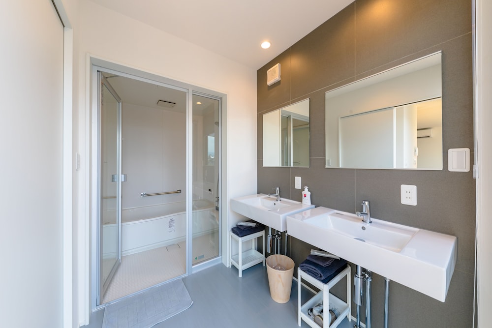 ヴィラ 3 ベッドルーム 禁煙 バスルームのシンク1 | Frame View Mt.Fuji Villa-west-