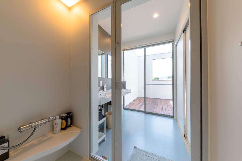 ヴィラ 3 ベッドルーム 禁煙 バスルーム2 | Frame View Mt.Fuji Villa-west-