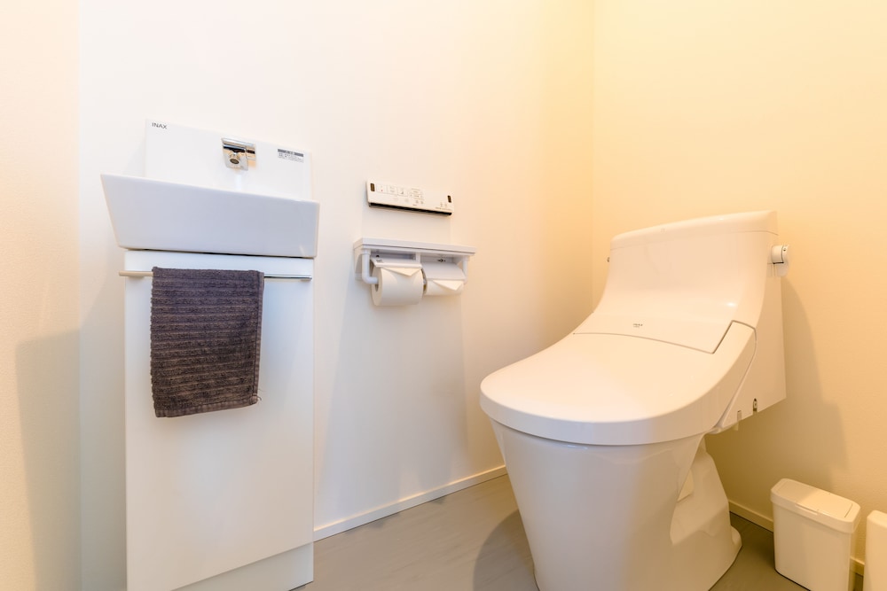 ヴィラ 3 ベッドルーム 禁煙 バスルーム3 | Frame View Mt.Fuji Villa-west-