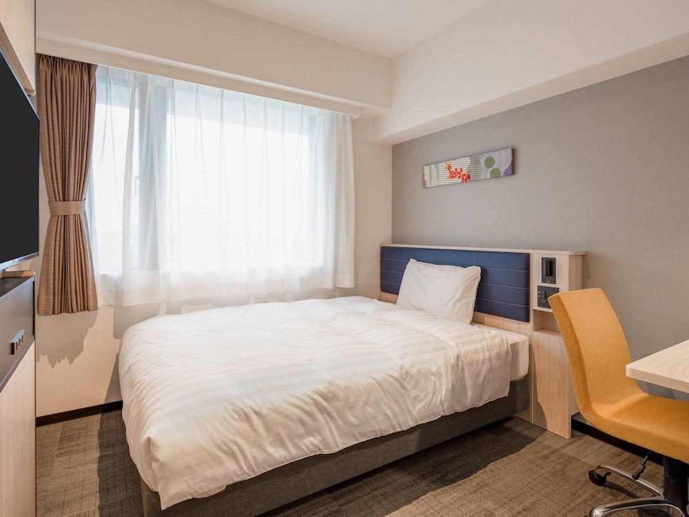 スタンダード ルーム ダブルベッド 1 台 禁煙 | コンフォートホテル京都堀川五条