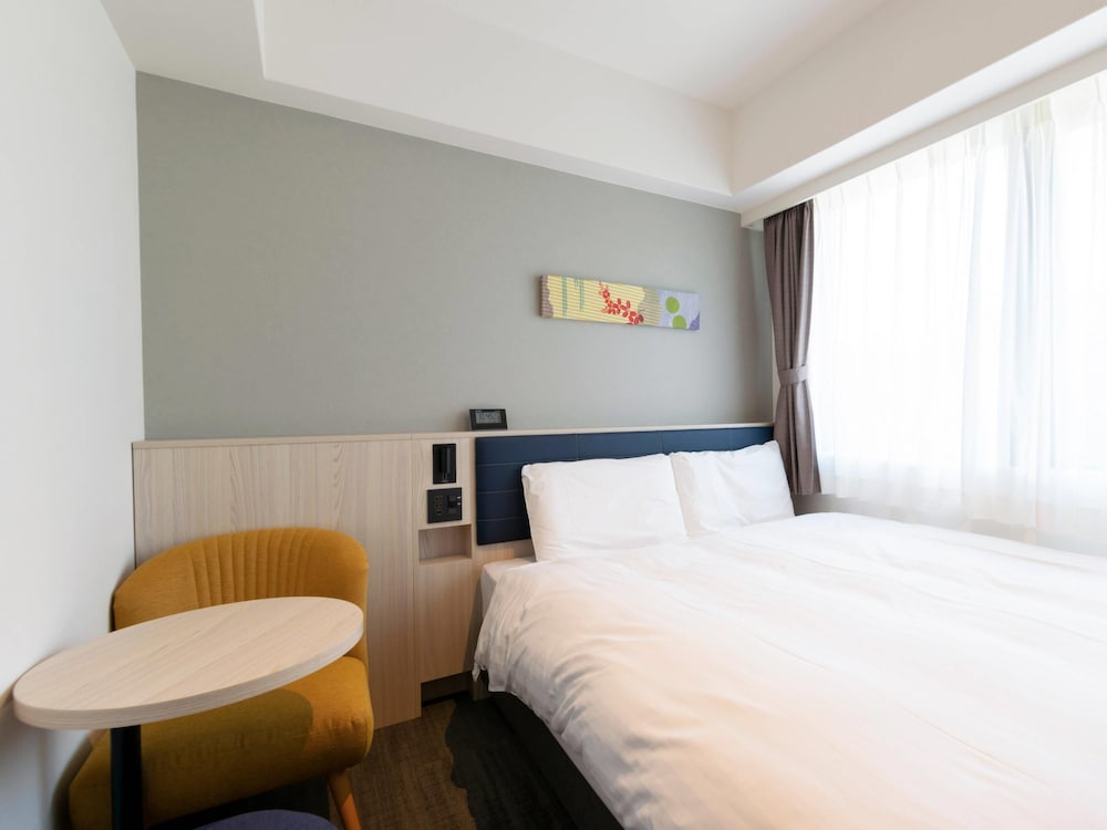 スタンダード ルーム クイーンベッド 1 台 禁煙 客室1 | コンフォートホテル京都堀川五条