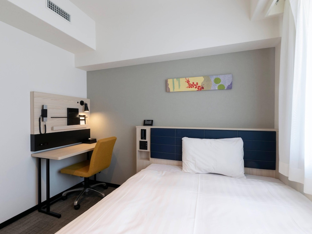 スタンダード ルーム ダブルベッド 1 台 禁煙 客室3 | コンフォートホテル京都堀川五条