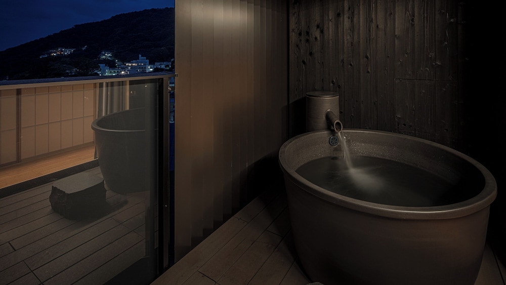 【客室露天風呂付】テラスバスプレミアムツイン 禁煙 バスルーム0 | SOKI ATAMI