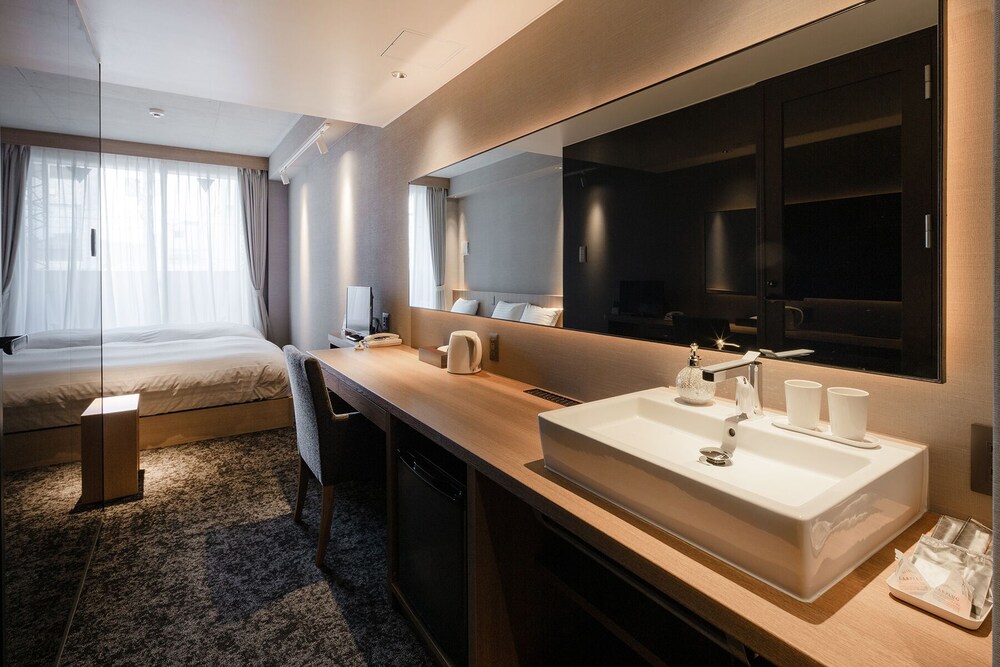 コンフォート ダブルまたはツインルーム 禁煙 | MATERIAL 府庁前