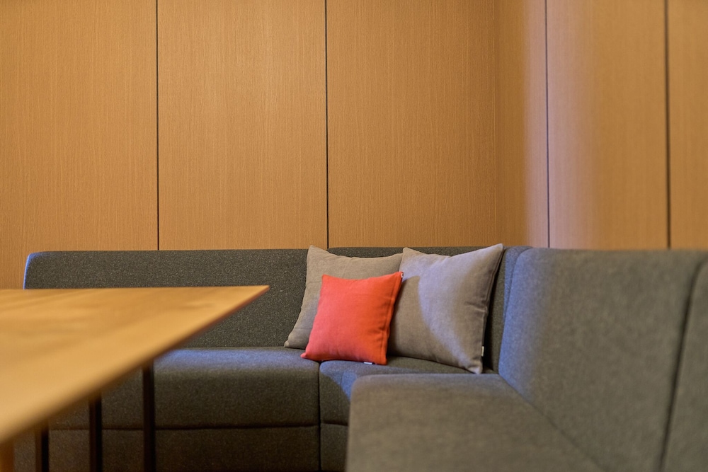 ファミリー スイート 禁煙 リビング エリア2 | MATERIAL 府庁前