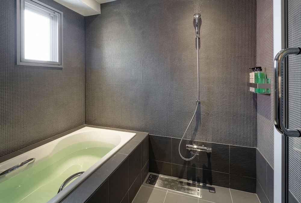 ファミリー スイート 禁煙 バスルーム0 | MATERIAL 府庁前