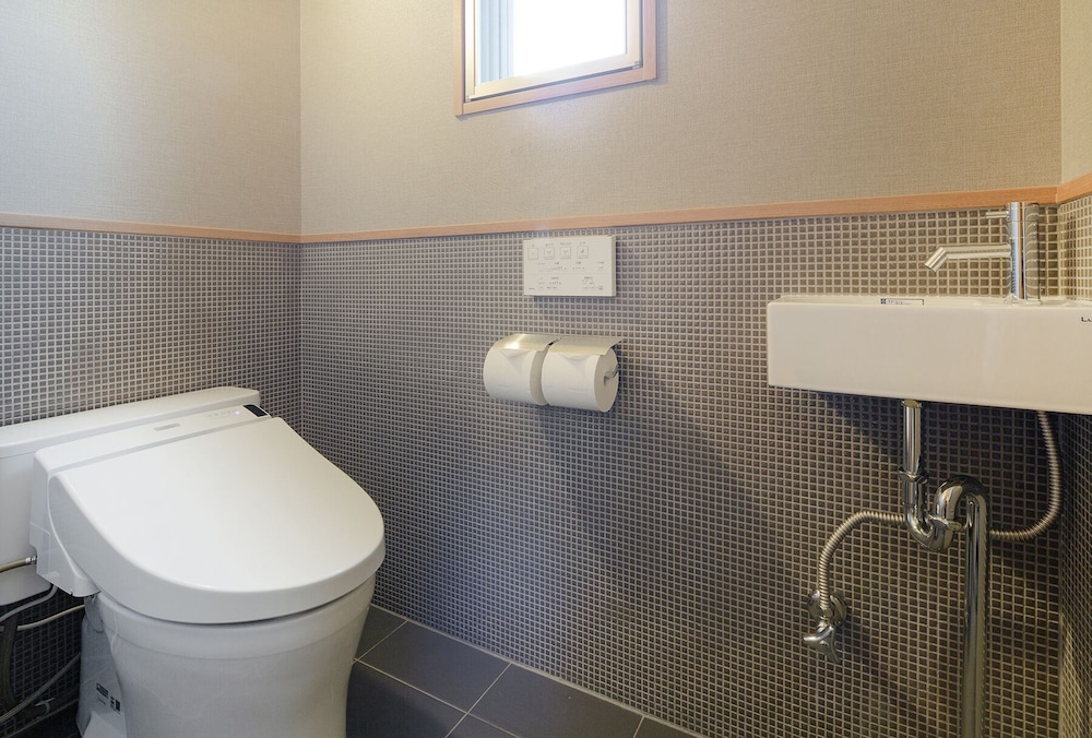 ファミリー スイート 禁煙 バスルーム1 | MATERIAL 府庁前