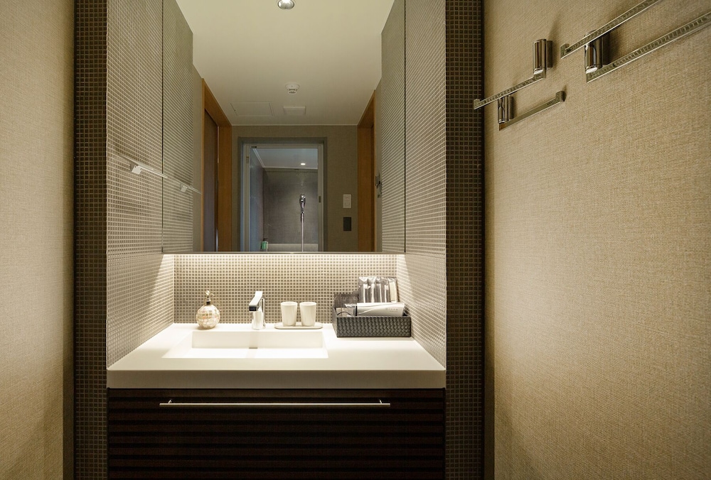 ファミリー スイート 禁煙 バスルーム2 | MATERIAL 府庁前