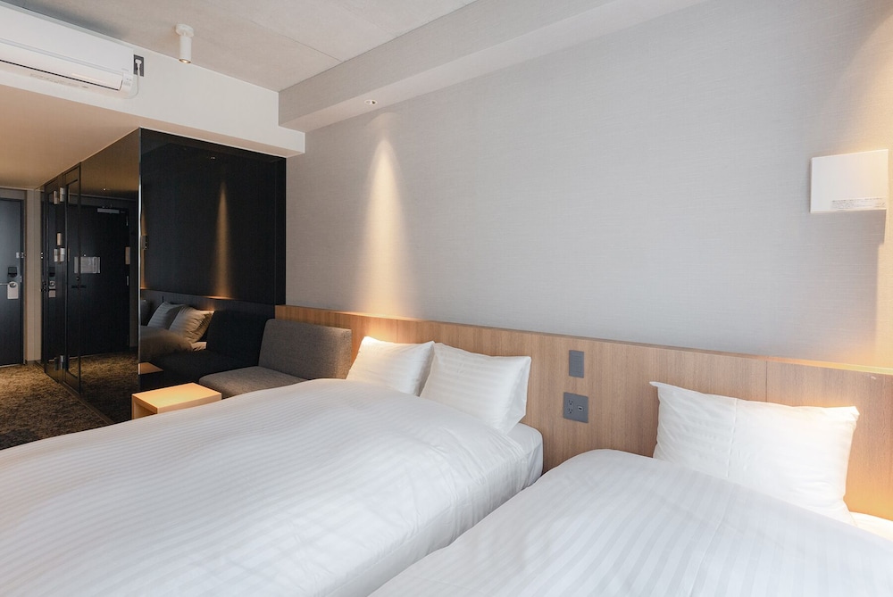 コンフォート ダブルまたはツインルーム 禁煙 客室2 | MATERIAL 府庁前