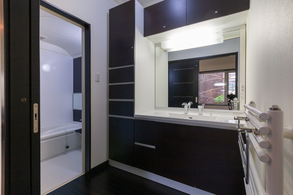 3 ベッドルーム ハウス 禁煙 バスルーム1 | SHOCHIKUBAI by H2 Life