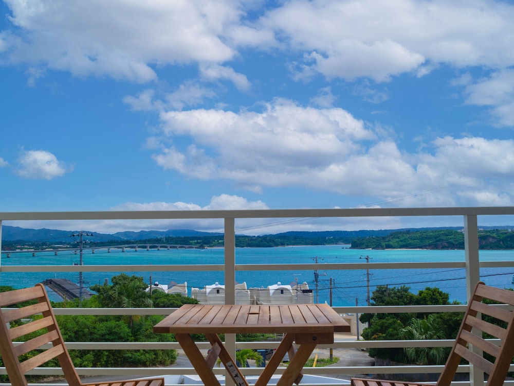 デラックス ツインルーム 禁煙 バルコニーからの眺望1 | ララマーレ古宇利