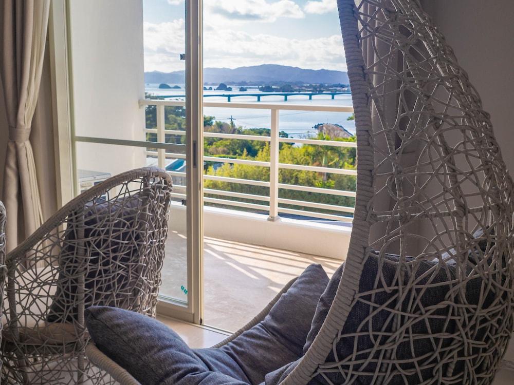 デラックス ツインルーム 禁煙 客室2 | ララマーレ古宇利