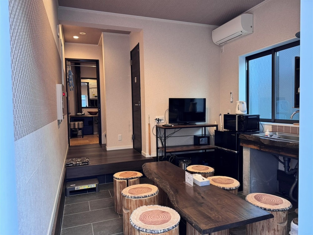 一棟貸し リビング エリア0 | 宿家 上野離宮