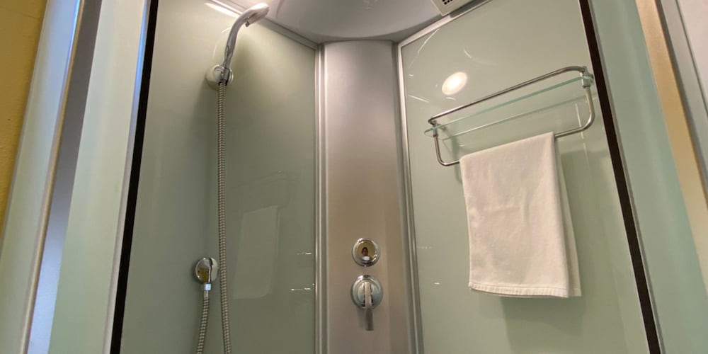 ビジネスツイン (シャワー・トイレ付) 禁煙 バスルーム0 | ホテル しおんの海