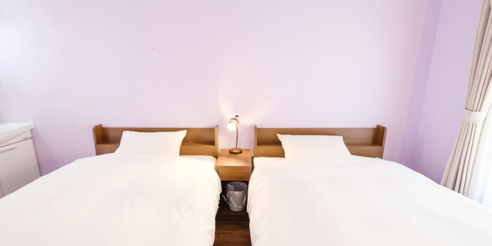 スタンダードツイン (シャワー・トイレ付) 禁煙 客室2 | ホテル しおんの海