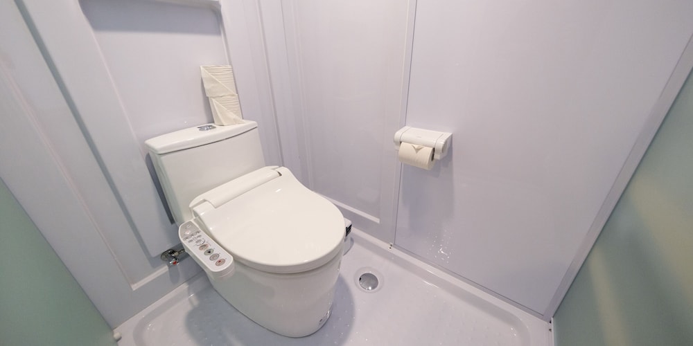 ビジネスツイン (シャワー・トイレ付) 禁煙 バスルーム1 | ホテル しおんの海