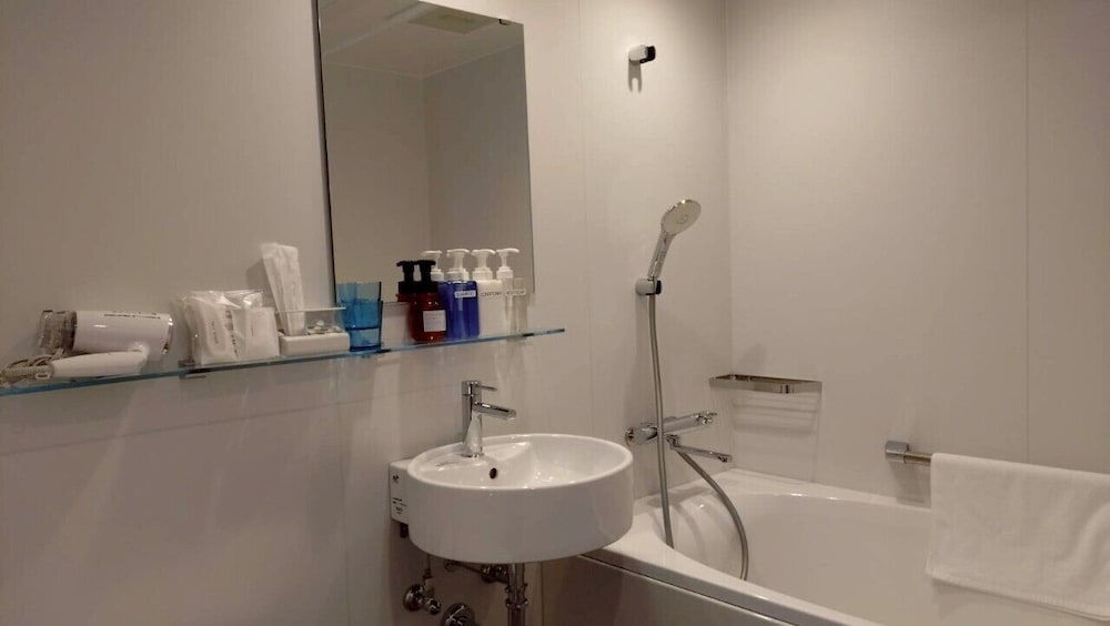 【禁煙】スーペリアツイン（バス・トイレ付） バスルームの設備0 | ホテル しおんの海