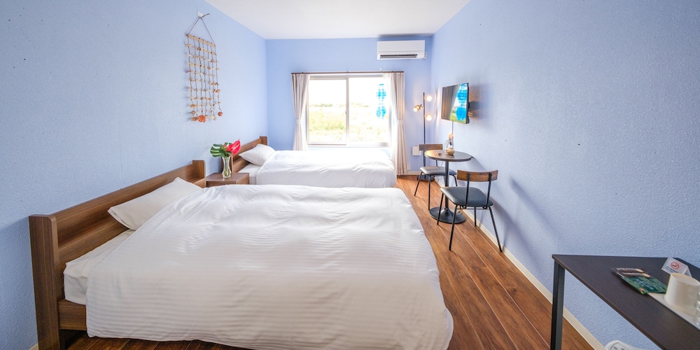 【禁煙】スーペリアツイン（バス・トイレ付） 客室1 | ホテル しおんの海